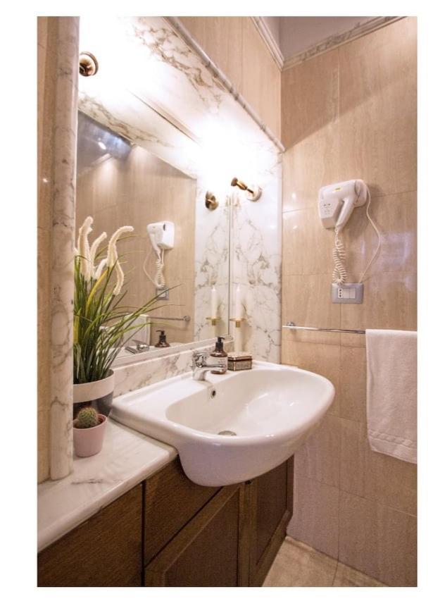Lovely Apartments In City Centre "Third Floor, Without Elevator" Rom Exterior foto